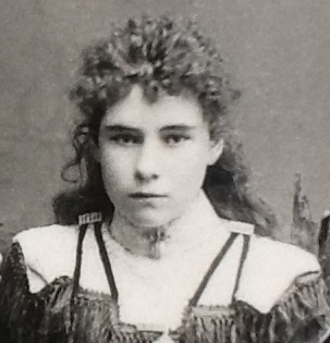 Photo of photos/Margaret McLennan b1883 Tumut portrait